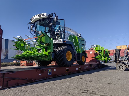 9QS-4500T self propelled forage harvester loaded for shipping
